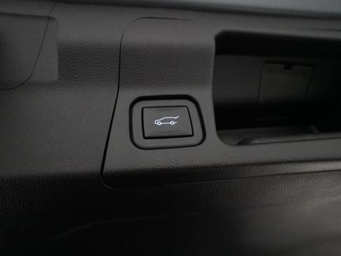 Used 2023 GMC Acadia SLE w/ Driver Convenience Package image 15