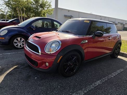 Used 2013 MINI Cooper S image 1
