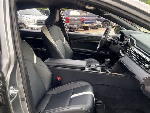Used 2025 Toyota Camry SE w/ Convenience Package FWD image 8