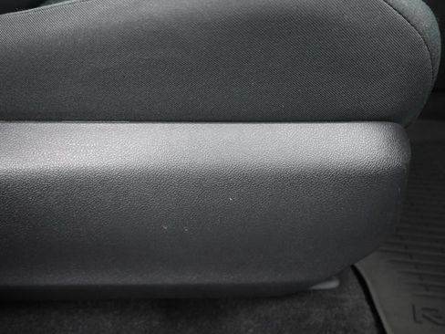 Used 2021 Toyota RAV4 XLE w/ Convenience Package AWD/4WD image 12