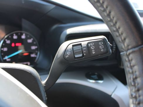 Used 2023 Ford Explorer XLT AWD/4WD image 40