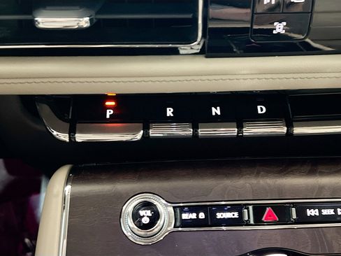 Used 2023 Lincoln Aviator Reserve w/ Equipment Group 201A image 13