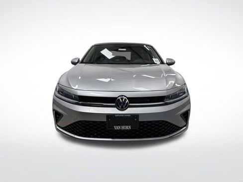 Used 2025 Volkswagen Jetta SE w/ Sunroof Package image 11