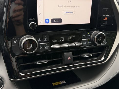 Used 2023 Toyota Highlander XLE image 21