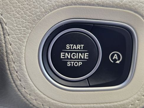 Used 2025 Mercedes-Benz GLS 450 4MATIC image 16