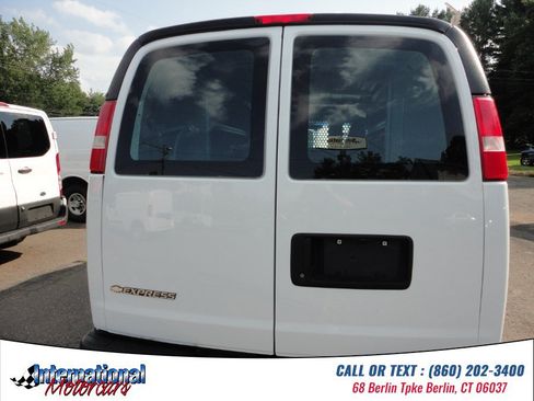 Used 2017 Chevrolet Express 2500 RWD image 5