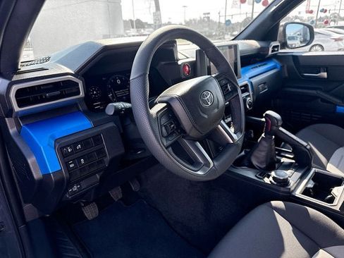 Used 2025 Toyota Tacoma TRD Off-Road AWD/4WD image 9