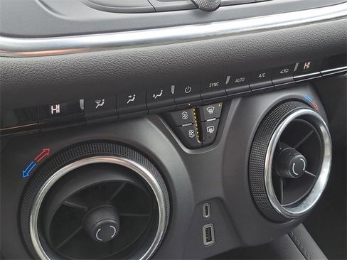 Used 2022 Chevrolet Blazer LT image 15