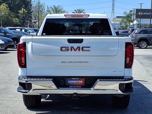 Used 2022 GMC Sierra 1500 SLT w/ SLT Premium Package AWD/4WD image 4