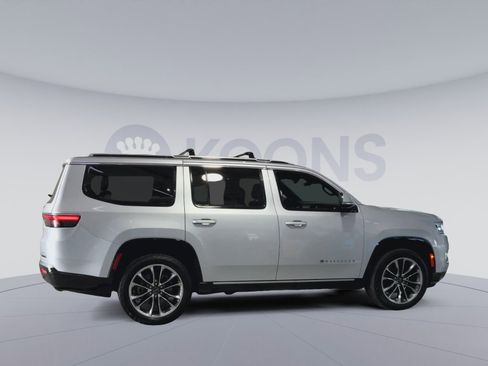 Used 2022 Jeep Wagoneer Series III w/ Premium Group I image 12