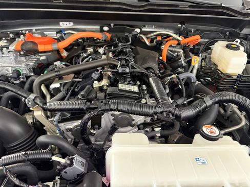 Used 2025 Toyota Tacoma TRD Off-Road AWD/4WD image 32