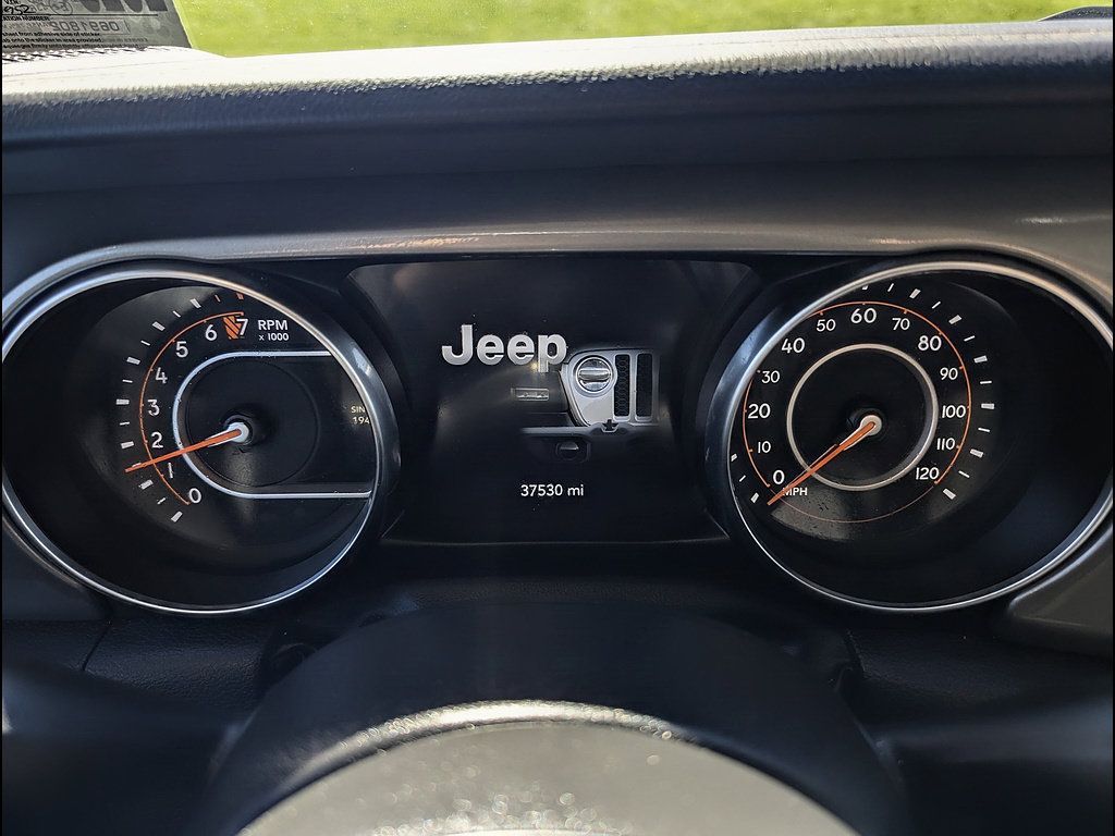 Used 2023 Jeep Gladiator Overland w/ Cold Weather Group AWD/4WD image 2