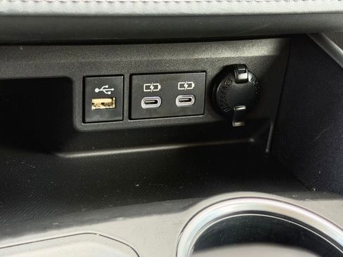 Used 2023 Toyota Highlander LE image 22