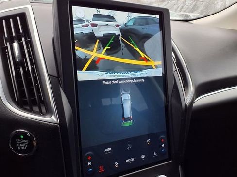 Used 2024 Ford Edge Titanium image 8