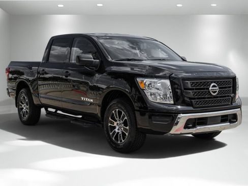 Used 2022 Nissan Titan SV w/ Accessory Utility Package AWD/4WD image 5