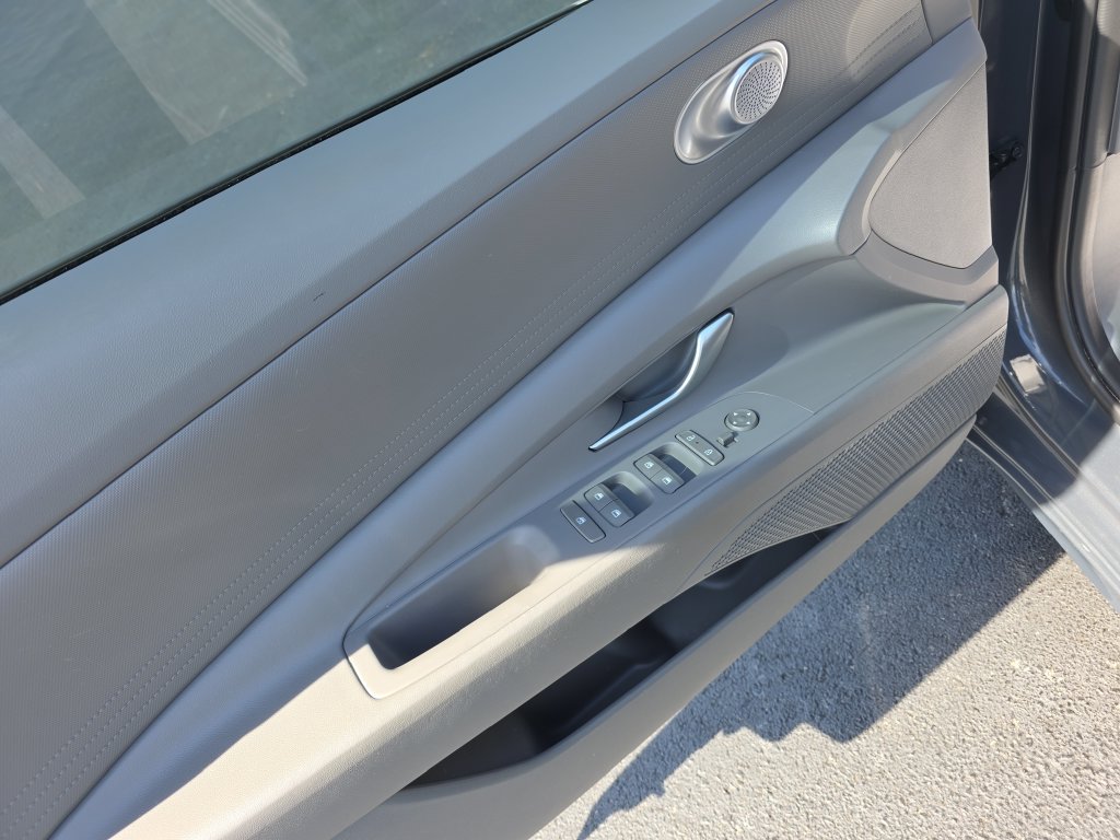 Used 2024 Hyundai Elantra SEL FWD image 11