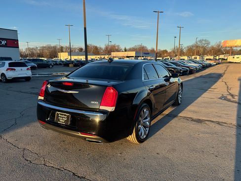 Used 2019 Chrysler 300 Limited image 3