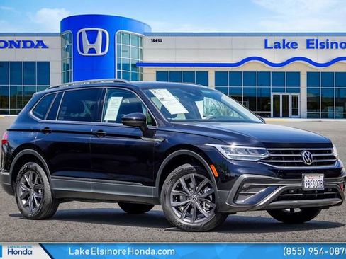 Used 2022 Volkswagen Tiguan SE w/ Panoramic Sunroof Package FWD image 1