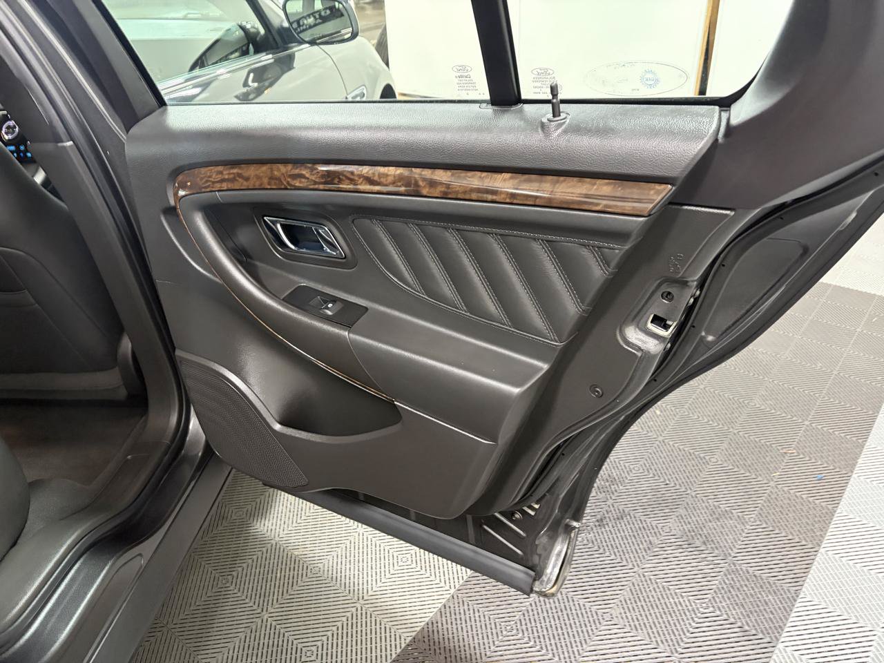 Used 2019 Ford Taurus Limited AWD/4WD image 17