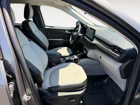 Certified 2025 Ford Escape SE w/ PHEV Premium Package FWD image 19