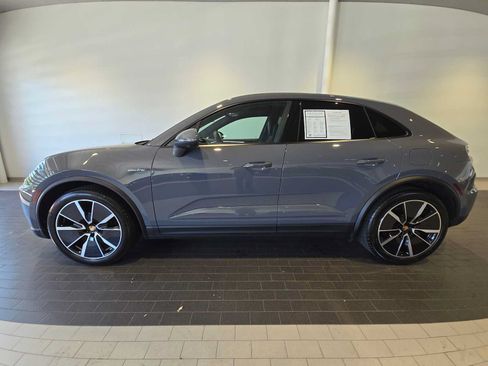 Used 2025 Porsche Macan 4 Electric w/ Premium Package AWD/4WD image 2