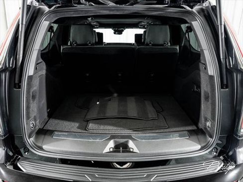 Used 2025 Cadillac Escalade ESV V AWD/4WD image 12