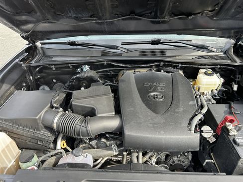 Used 2022 Toyota Tacoma TRD Off-Road image 21