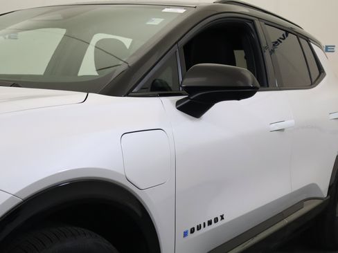 New 2025 Chevrolet Equinox EV RS image 12