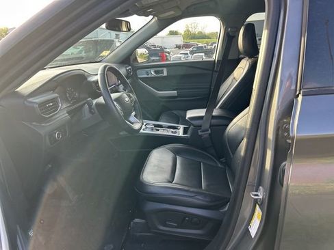 Used 2023 Ford Explorer Limited image 11