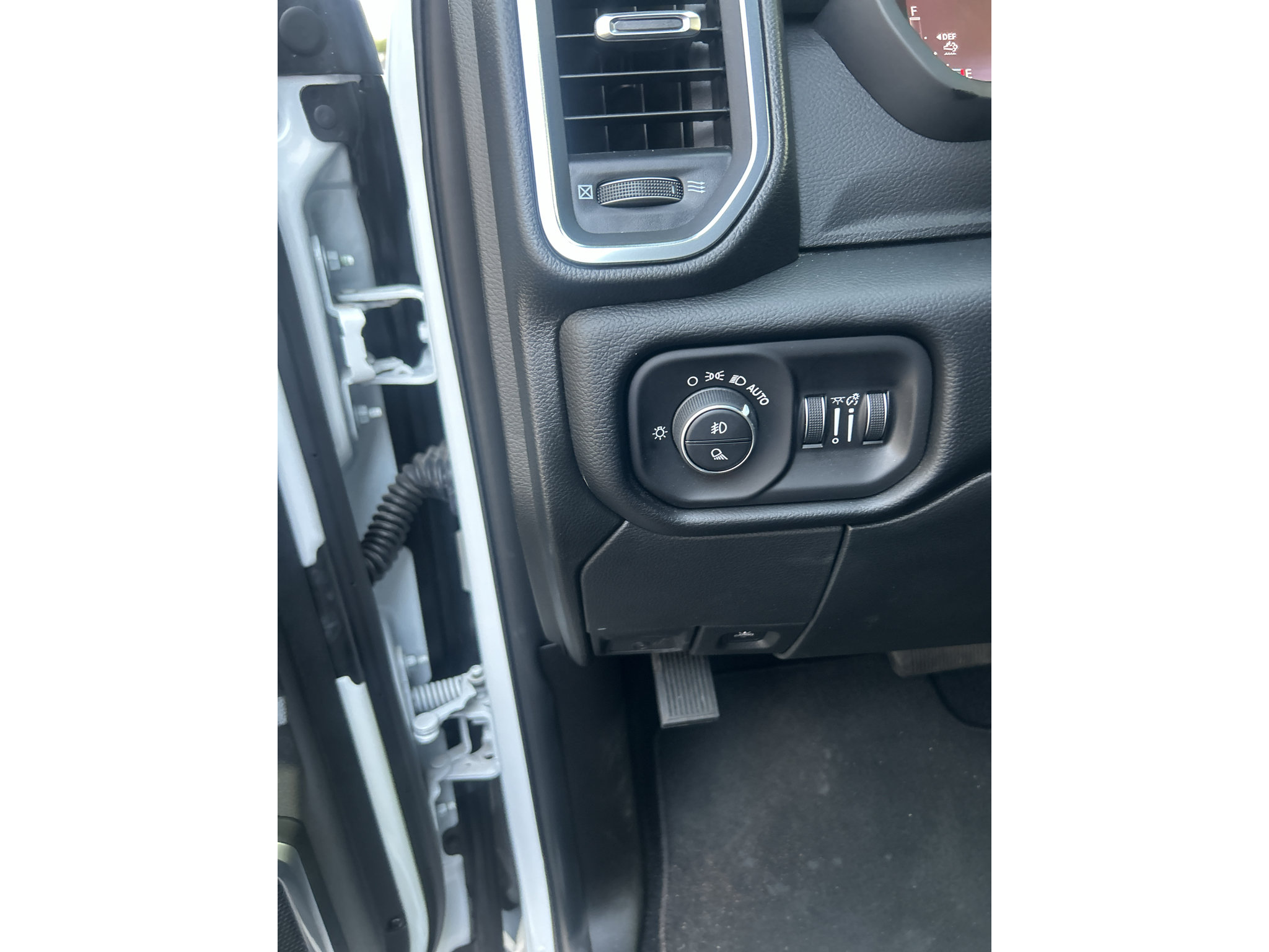 Used 2026 RAM 2500 Laramie AWD/4WD image 17