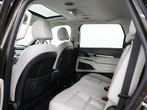 Used 2020 Kia Telluride S w/ S 8 Passenger Seating Package AWD/4WD image 17