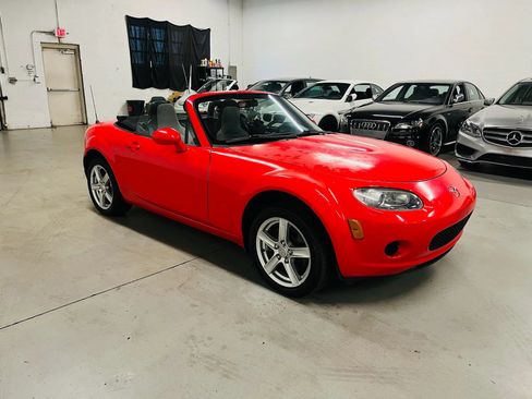Used 2007 MAZDA MX-5 Miata SV RWD image 2