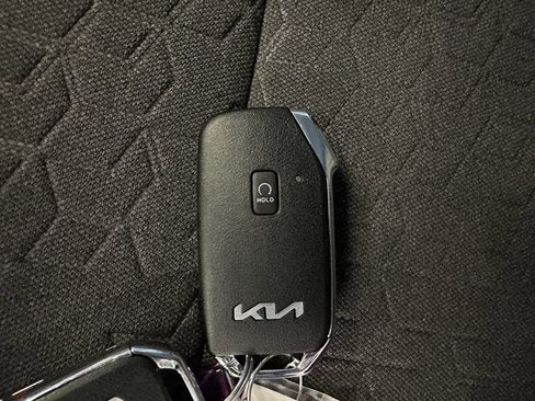 Used 2025 Kia Seltos S AWD/4WD image 17