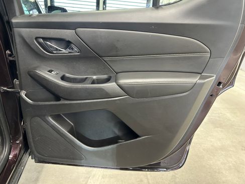 Used 2020 Chevrolet Traverse LT image 17