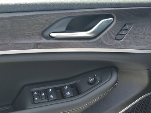 New 2025 Jeep Grand Cherokee Limited w/ Black Appearance Package image 23