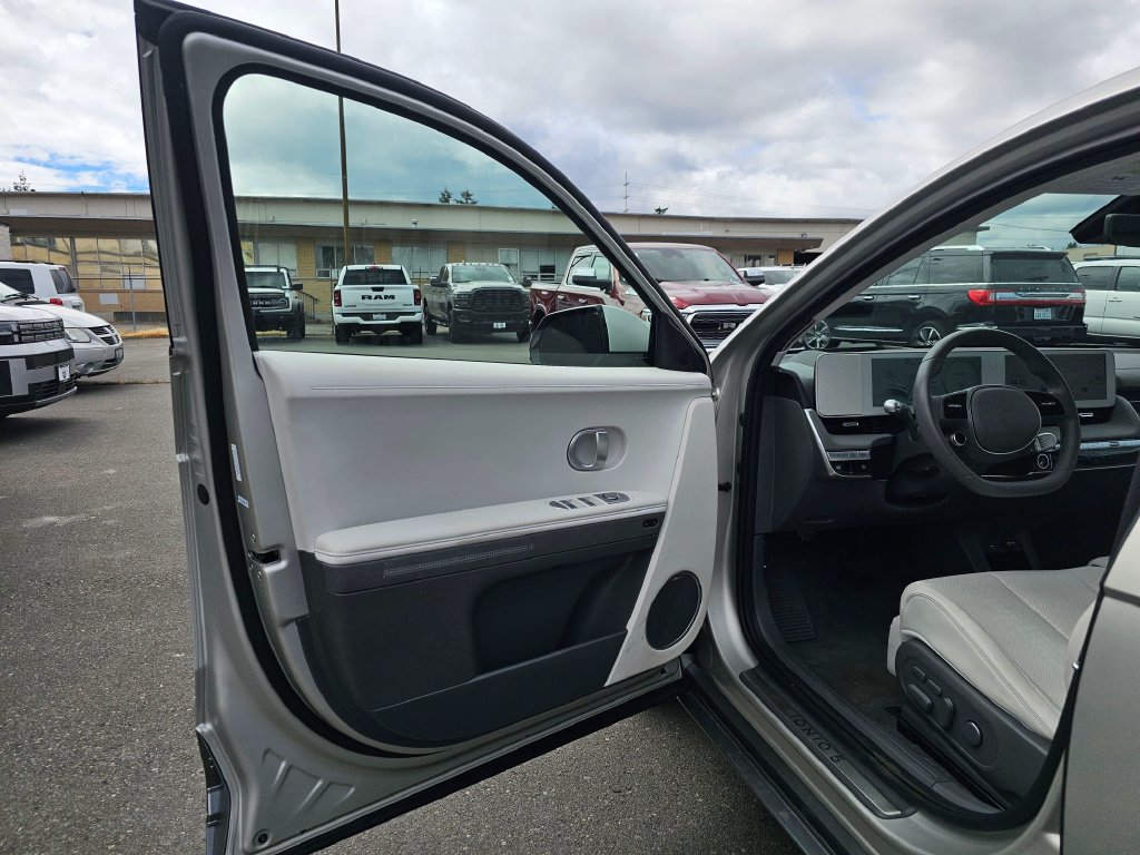Used 2024 Hyundai Ioniq 5 Limited AWD/4WD image 18