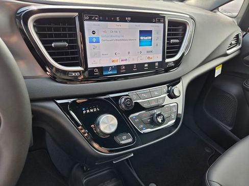 New 2026 Chrysler Voyager LX FWD image 22
