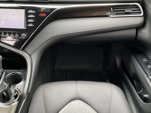 Used 2018 Toyota Camry LE FWD image 23