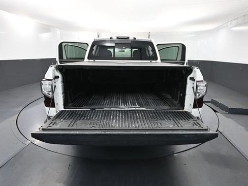 Used 2018 Nissan Titan SV AWD/4WD image 35