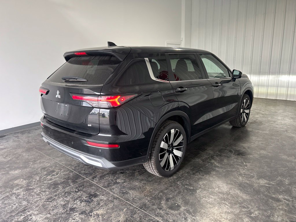 Used 2025 Mitsubishi Outlander SE FWD image 4