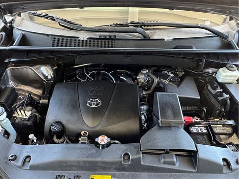 Used 2019 Toyota Highlander LE AWD/4WD image 8