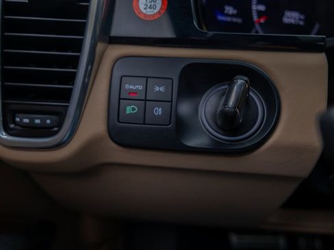 Used 2022 Porsche Cayenne Turbo image 35