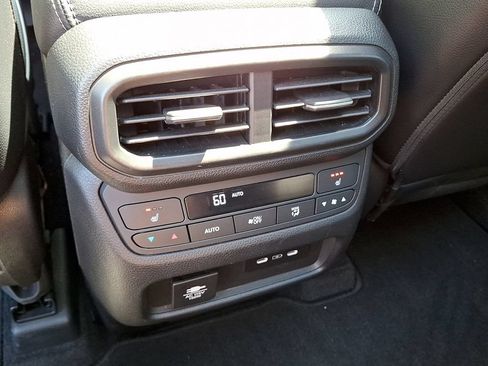 Used 2025 Honda Pilot Elite image 12