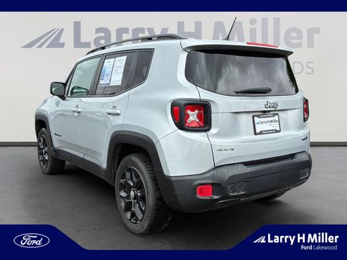 Used 2017 Jeep Renegade Latitude w/ Cold Weather Group AWD/4WD image 3