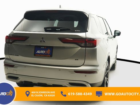 Used 2024 Mitsubishi Outlander SE Black Edition image 10