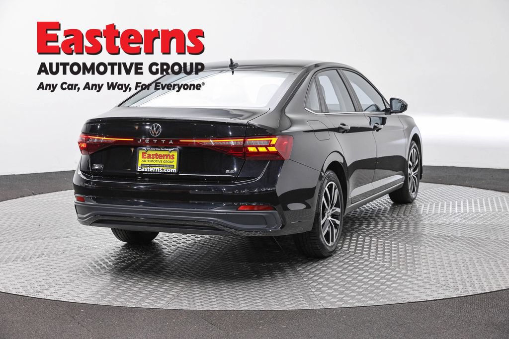 Used 2025 Volkswagen Jetta SE FWD image 7