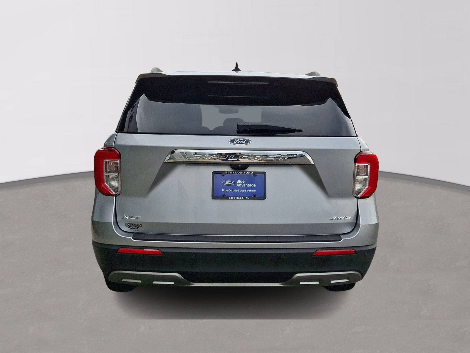 Certified 2022 Ford Explorer XLT w/ Equipment Group 202A AWD/4WD image 5