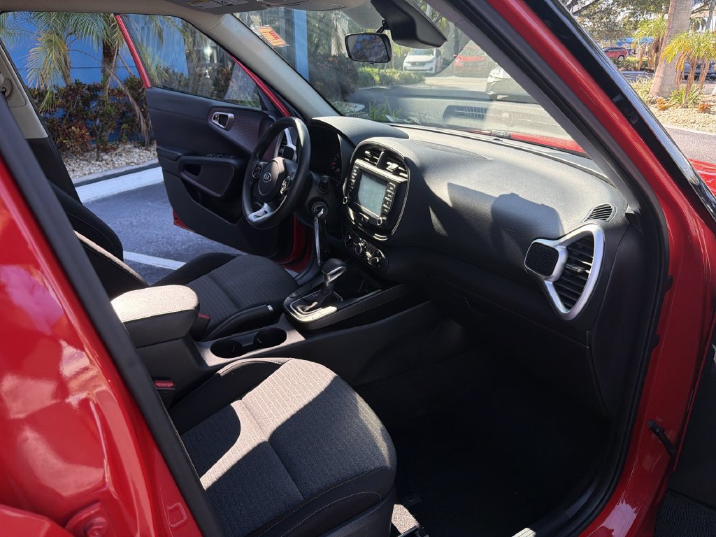 Used 2020 Kia Soul S FWD image 33