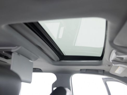 Used 2017 Cadillac Escalade Premium Luxury image 34