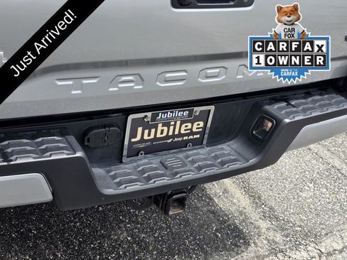 Used 2022 Toyota Tacoma SR AWD/4WD image 24